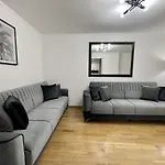 Deluxe Apartment - 1 Min Away From Camden Market And Station
